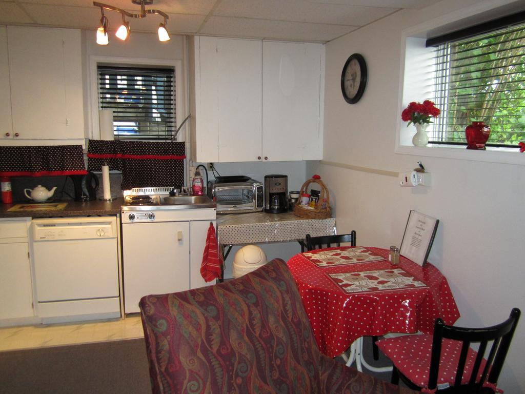 Casey'S Bed & Breakfast Whitehorse Bilik gambar